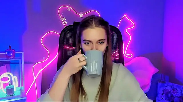 JuneWoods online show from February 2026 03:36:01 PM