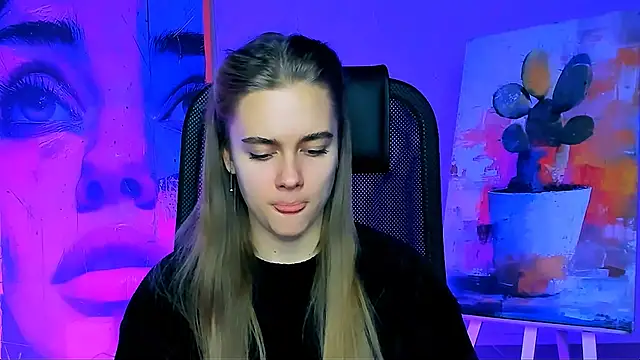 JuneWoods online show from December 2025 06:29:01 AM