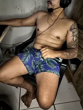 Snapshot of gtzmoreno chatting on February 2026 05:35:01 AM gtzmoreno online show from February 2026 05:35:01 AM