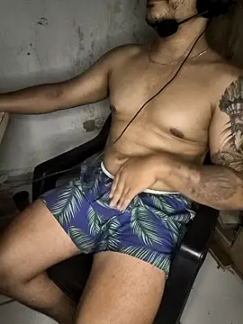 Snapshot of gtzmoreno chatting on February 2026 05:28:02 AM gtzmoreno online show from February 2026 05:28:02 AM