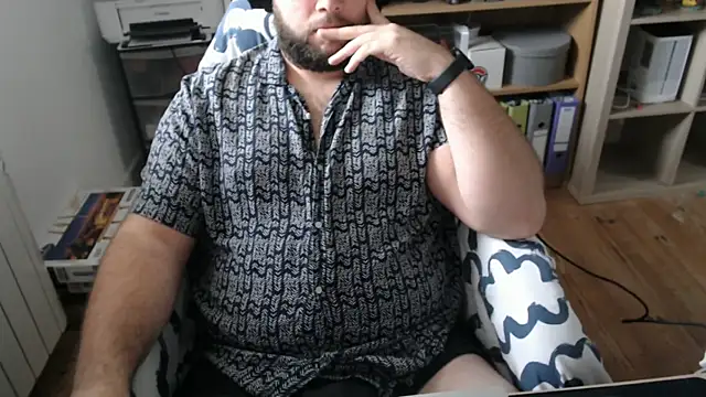 chubbear fr online show from October 2025 10:01:01 AM
