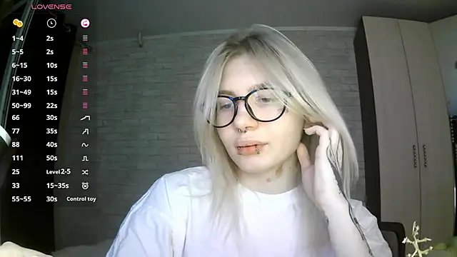 MernaGoggin online show from October 2025 03:23:02 PM