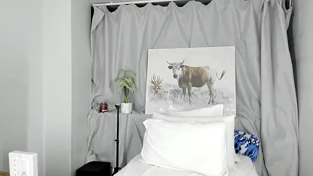 ConnieSmall24 online show from October 2025 12:32:01 AM