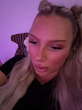 blondeeee online show from July 2026 03:34:02 PM