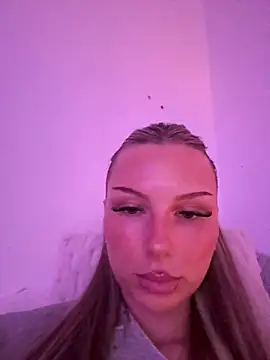 blondeeee online show from May 2026 03:31:02 PM