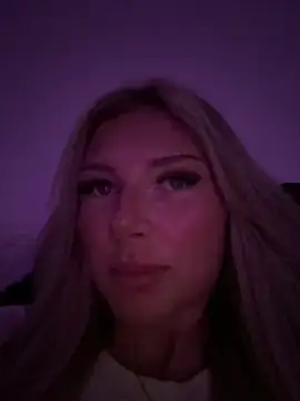 blondeeee online show from April 2026 04:22:01 PM