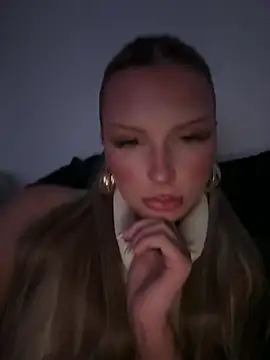 blondeeee online show from February 2026 05:26:02 PM