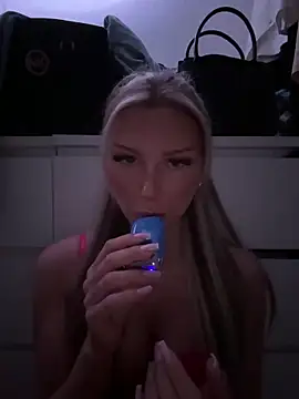 blondeeee online show from March 2026 06:34:01 PM