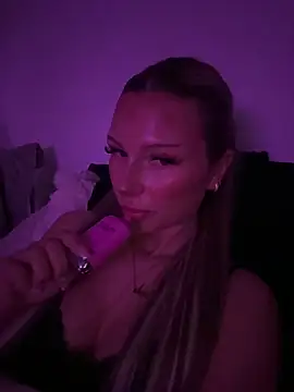 blondeeee online show from February 2026 05:57:02 PM