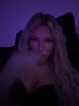 blondeeee online show from April 2026 03:30:02 PM