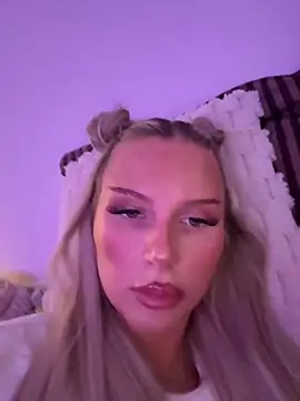 blondeeee online show from June 2026 03:45:01 PM