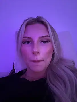 blondeeee online show from June 2026 03:43:01 PM