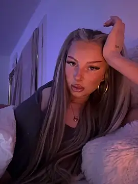 blondeeee online show from May 2026 04:15:02 PM