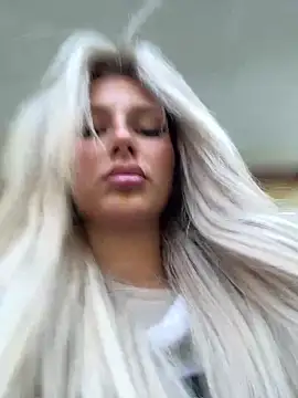blondeeee online show from April 2026 04:44:01 PM