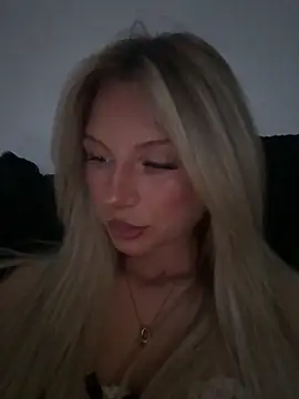 blondeeee online show from May 2026 04:11:02 PM