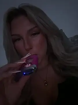 blondeeee online show from May 2026 07:50:02 PM