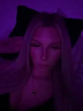 blondeeee online show from April 2026 08:12:02 PM