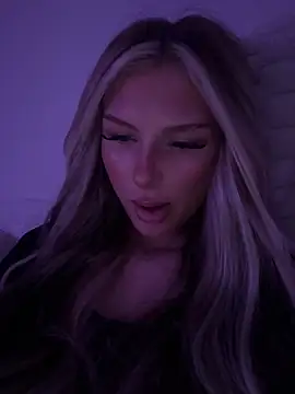 blondeeee online show from May 2026 03:39:02 PM