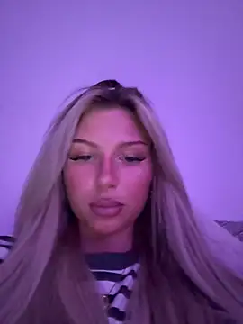 blondeeee online show from May 2026 04:54:01 PM