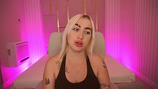 Snapshot of MariellaVi chatting on September 2025 12:34:02 PM MariellaVi online show from September 2025 12:34:02 PM