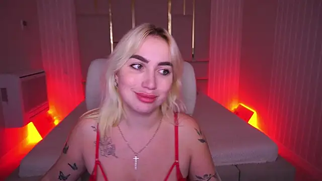 Snapshot of MariellaVi chatting on October 2025 08:10:01 PM MariellaVi online show from October 2025 08:10:01 PM