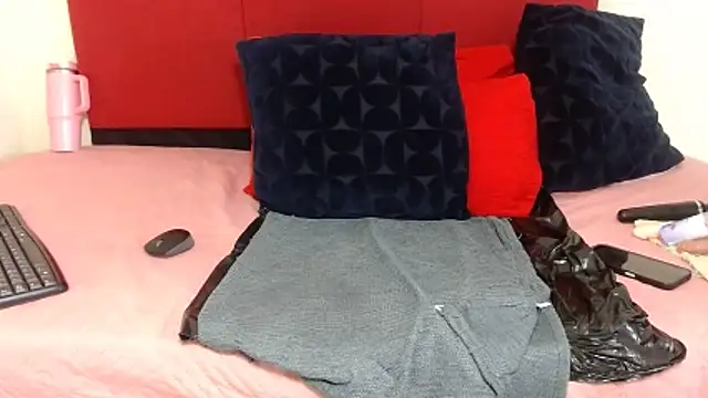 CurvyQueenx2 online show from April 2026 09:04:02 AM