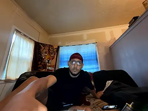 Snapshot of ThrowedWorldWide chatting on January 2026 01:29:02 PM ThrowedWorldWide online show from January 2026 01:29:02 PM