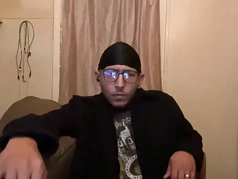 Snapshot of ThrowedWorldWide chatting on December 2025 04:45:01 AM ThrowedWorldWide online show from December 2025 04:45:01 AM