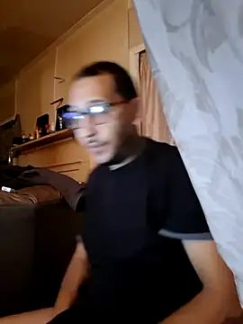 Snapshot of ThrowedWorldWide chatting on November 2025 10:15:01 AM ThrowedWorldWide online show from November 2025 10:15:01 AM