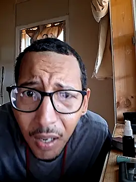 Snapshot of ThrowedWorldWide chatting on November 2025 02:06:02 PM ThrowedWorldWide online show from November 2025 02:06:02 PM