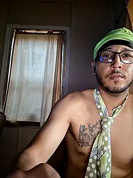 Snapshot of ThrowedWorldWide chatting on November 2025 11:36:02 PM ThrowedWorldWide online show from November 2025 11:36:02 PM