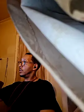 Snapshot of ThrowedWorldWide chatting on November 2025 05:29:02 AM ThrowedWorldWide online show from November 2025 05:29:02 AM