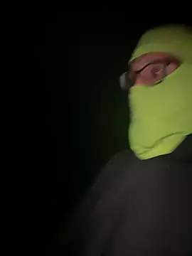 Snapshot of ThrowedWorldWide chatting on November 2025 01:32:02 AM ThrowedWorldWide online show from November 2025 01:32:02 AM