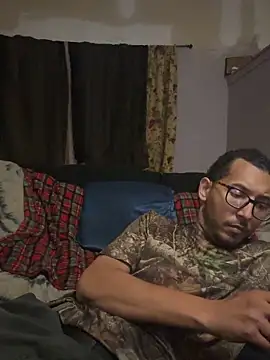 Snapshot of ThrowedWorldWide chatting on November 2025 01:42:02 AM ThrowedWorldWide online show from November 2025 01:42:02 AM