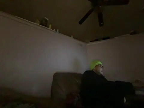 Snapshot of ThrowedWorldWide chatting on November 2025 01:15:01 PM ThrowedWorldWide online show from November 2025 01:15:01 PM