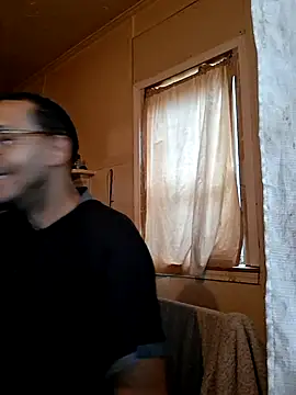 Snapshot of ThrowedWorldWide chatting on December 2025 01:02:02 PM ThrowedWorldWide online show from December 2025 01:02:02 PM