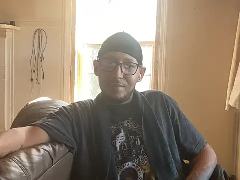 Snapshot of ThrowedWorldWide chatting on December 2025 04:40:02 PM ThrowedWorldWide online show from December 2025 04:40:02 PM