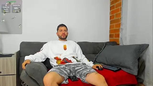 Snapshot of TomSloam chatting on October 2025 11:00:01 AM TomSloam online show from October 2025 11:00:01 AM