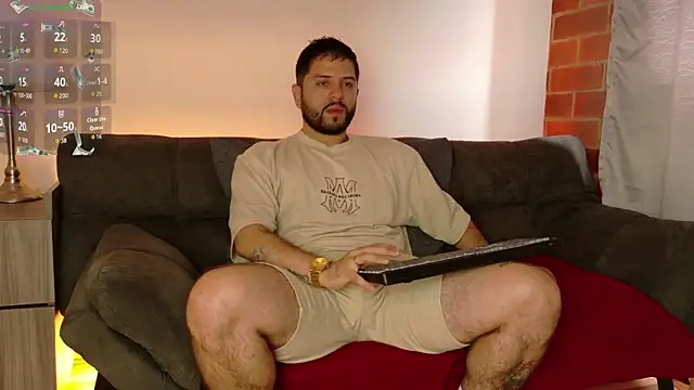 Snapshot of TomSloam chatting on October 2025 01:21:02 PM TomSloam online show from October 2025 01:21:02 PM