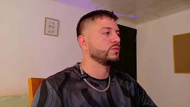 Snapshot of TomSloam chatting on November 2025 05:02:02 PM TomSloam online show from November 2025 05:02:02 PM