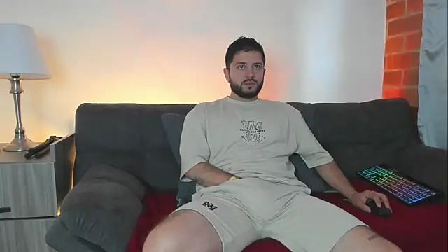 Snapshot of TomSloam chatting on October 2025 12:50:02 PM TomSloam online show from October 2025 12:50:02 PM