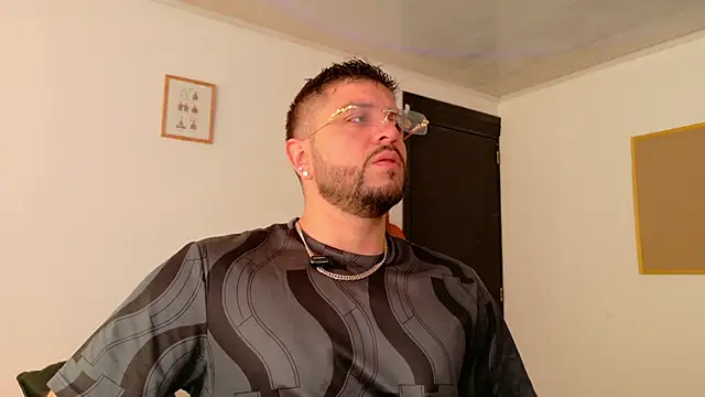 Snapshot of TomSloam chatting on December 2025 03:13:02 PM TomSloam online show from December 2025 03:13:02 PM