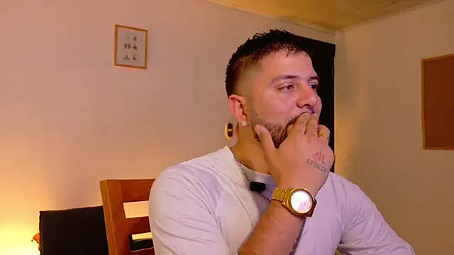 Snapshot of TomSloam chatting on November 2025 07:58:02 PM TomSloam online show from November 2025 07:58:02 PM