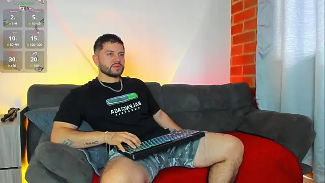 Snapshot of TomSloam chatting on October 2025 12:57:01 PM TomSloam online show from October 2025 12:57:01 PM