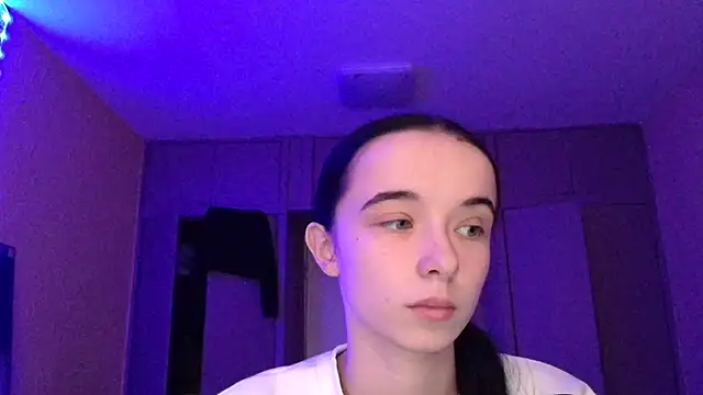 Emilia Light online show from November 2025 06:23:01 AM