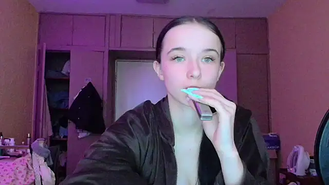 Emilia Light online show from April 2026 06:25:02 AM