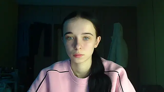 Emilia Light online show from December 2025 07:00:02 AM