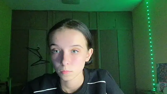 Emilia Light online show from October 2025 06:53:01 PM