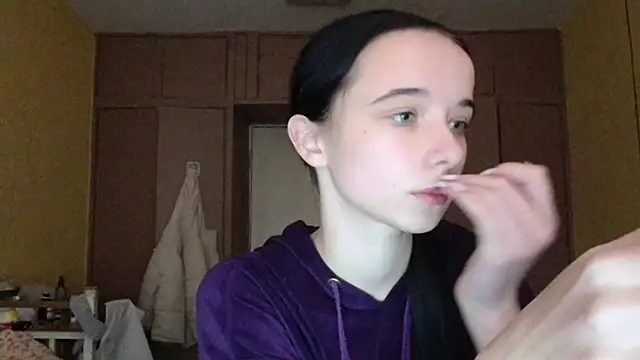 Emilia Light online show from November 2025 07:45:01 AM