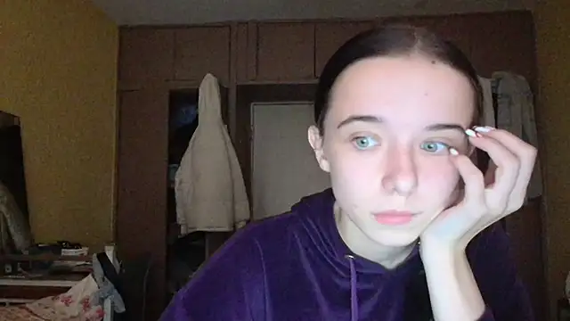 Emilia Light online show from October 2025 12:04:01 PM